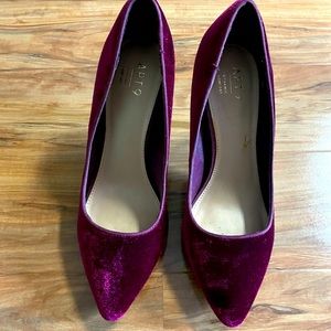 Velvet Pumps (heels)